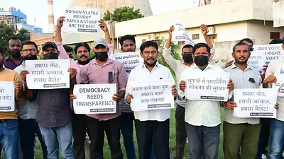 "ব্যালট পেপার ফিরিয়ে আনো": ইভিএম বর্জনের দাবিতে তেলঙ্গানার কোঠাগুডেম তীব্র প্রতিবাদ ও বিক্ষোভ