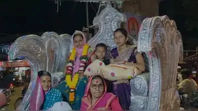 ২০০ বছর পর ঘরে কন্যাসন্তান, ফুলের রথে রাজকীয় অভ্যর্থনা