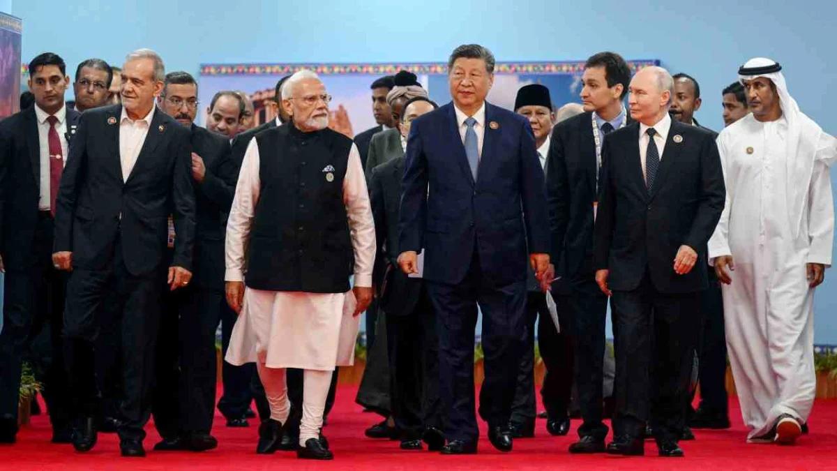 ‘মতানৈক্য থাকলেও বিবাদ নয়’, মোদী-শি বৈঠকে নতুন বার্তা; ব্রিকস ঘোষণায় নিশানায় মার্কিন শুল্কনীতি