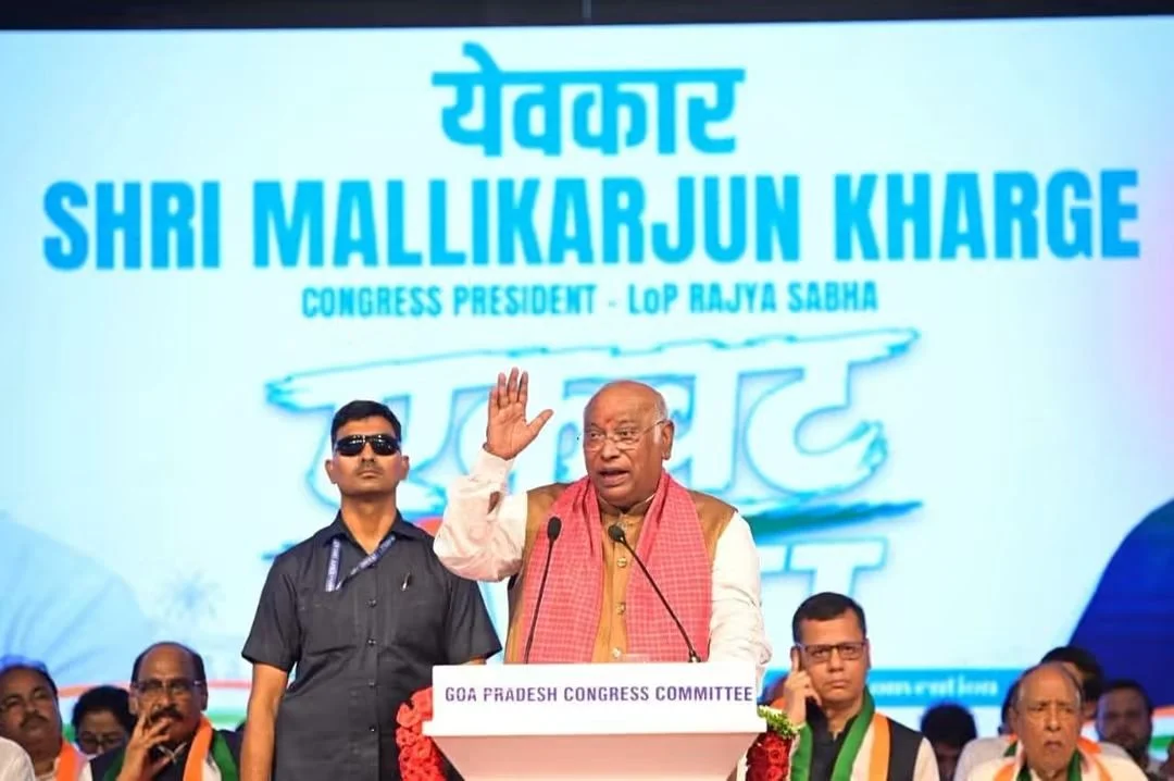 ভোটার তালিকাতেও ‘ভিআইপি’! কমিশনের বিবৃতিতে প্রশ্ন খাড়্গের