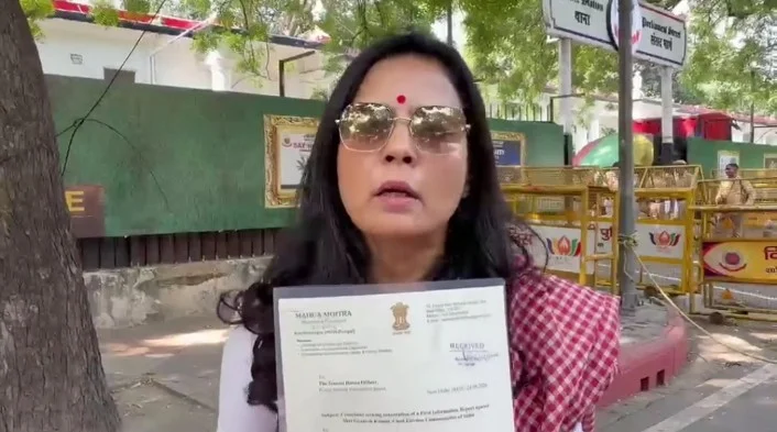 জ্ঞানেস কুমারের বিরুদ্ধে দিল্লির থানায় অভিযোগ দায়ের করলেন মহুয়া মৈত্র