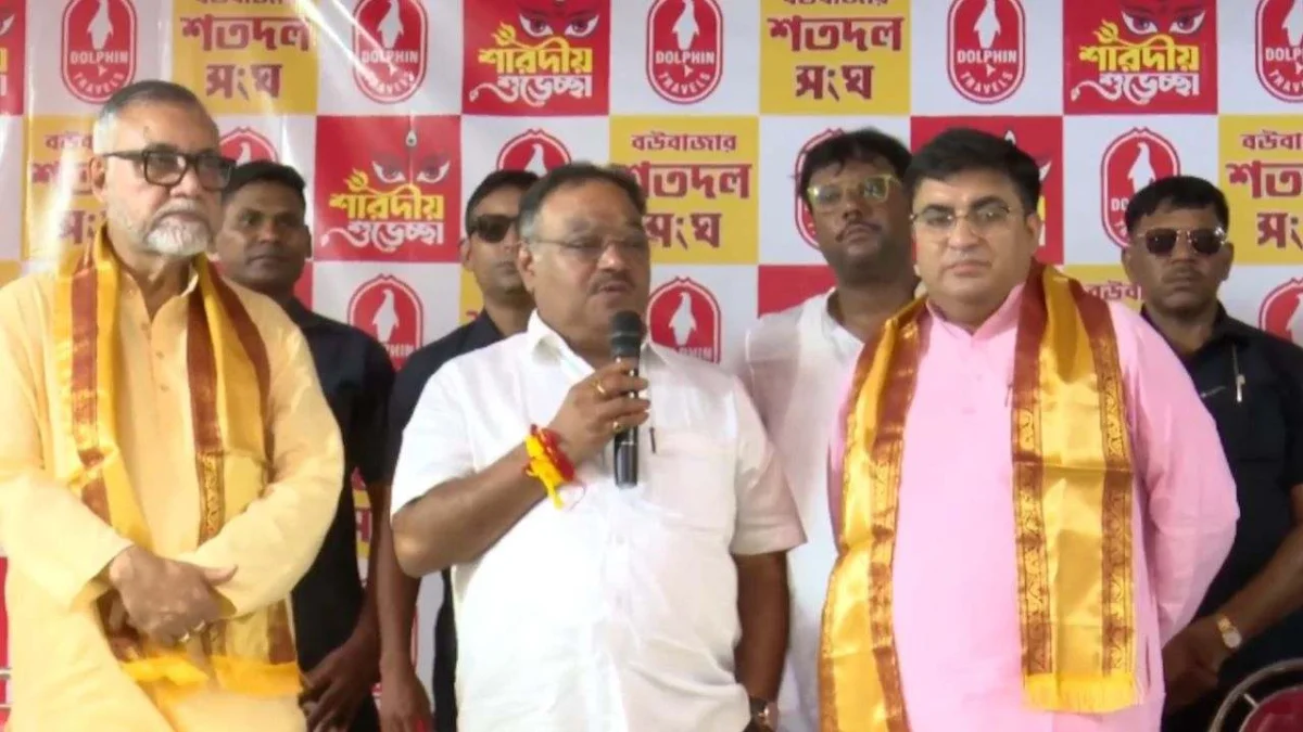 মহানায়ক স্মরণে দলীয় স্লোগান, প্রকাশ্যেই আপত্তি শমীক ভট্টাচার্যের