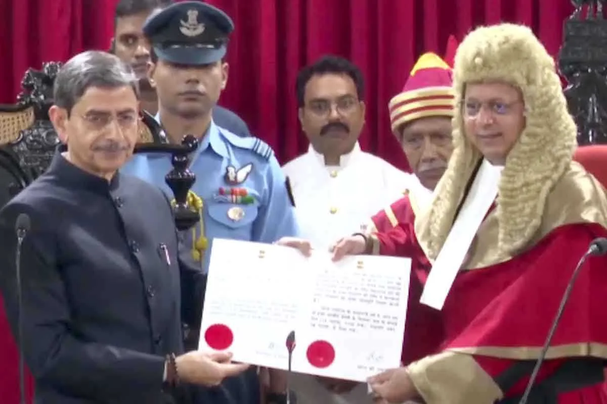 কলকাতা হাই কোর্টের ৪৫ তম প্রধান বিচারপতি হিসেবে শপথ নিলেন রবীন্দ্র ভিঠালরাও ঘুগে