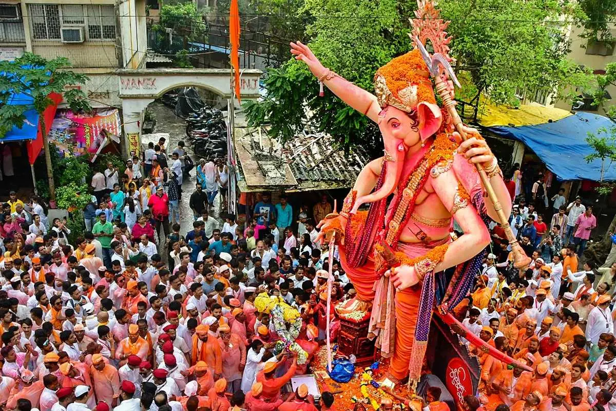 মসজিদ এলাকায় গণেশ পুজোর শোভাযাত্রায় ‘নিষেধাজ্ঞা’, কর্ণাটকে পুলিশের মন্তব্য ঘিরে তুঙ্গে রাজনৈতিক তরজা