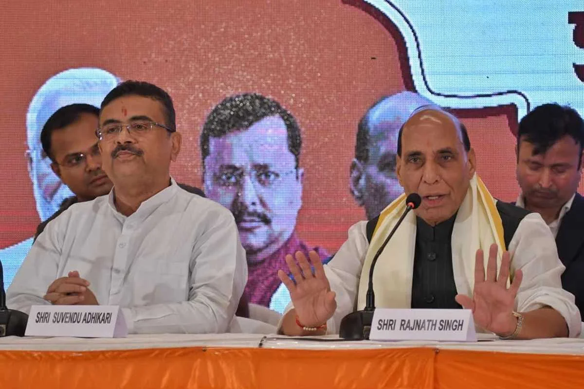 চার মাসেই বাজিমাত! মুখ্যমন্ত্রী শুভেন্দু অধিকারীর প্রশংসায় পঞ্চমুখ প্রতিরক্ষামন্ত্রী রাজনাথ সিং