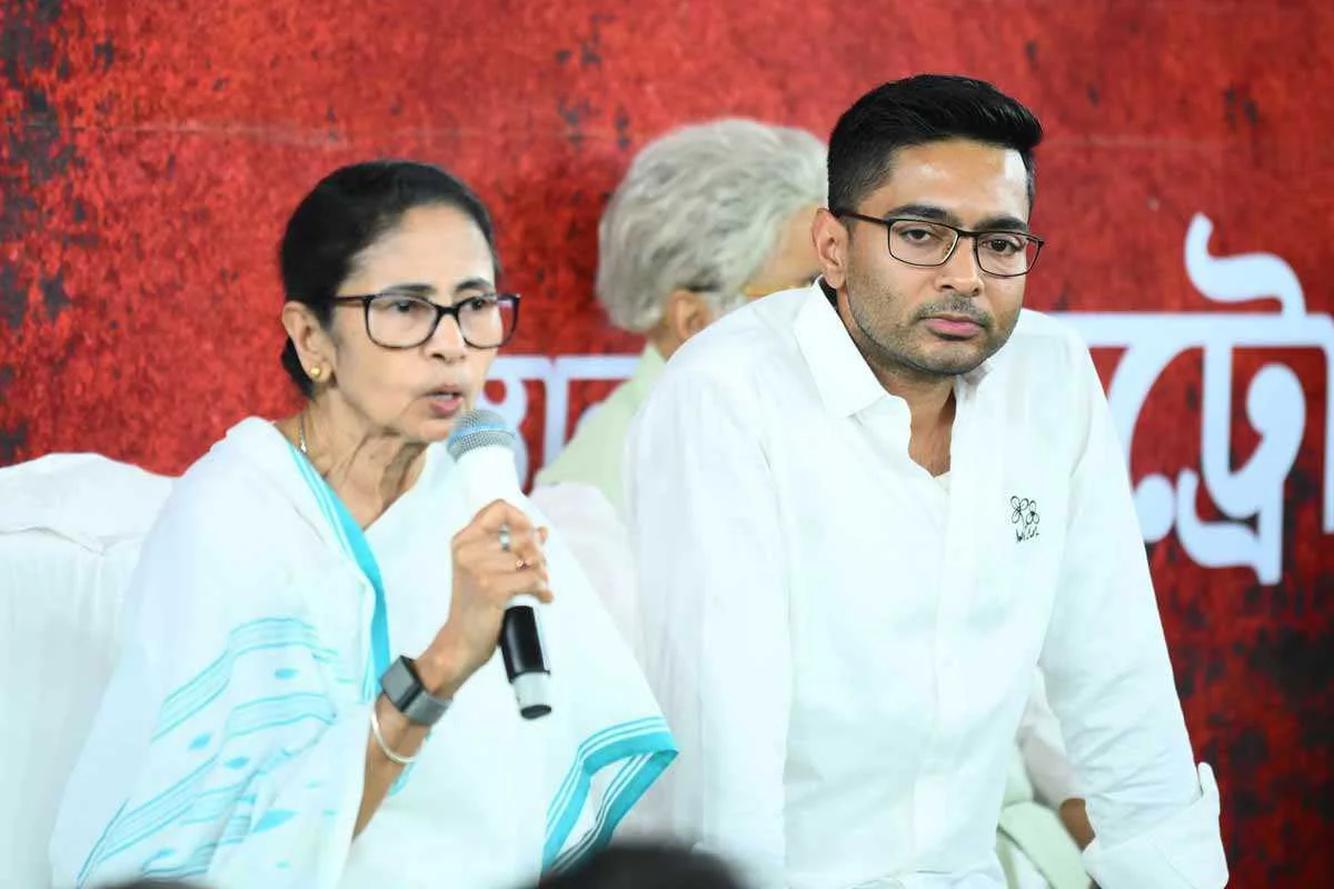 প্রতীক হারিয়ে পাঁচ মাস পর প্রতিজ্ঞা ভঙ্গ, আজ সাংবাদিক বৈঠকে মমতা
