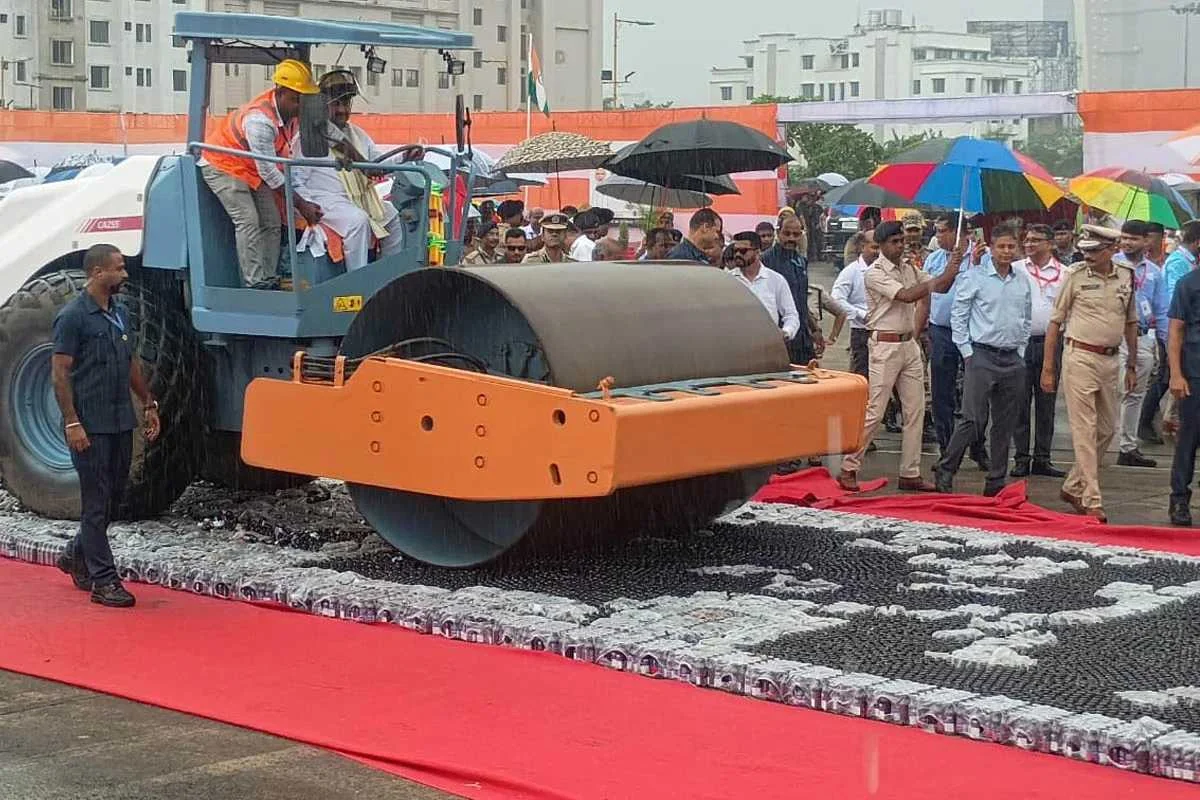 নেশামুক্ত বাংলা গড়ার লক্ষ্যে কড়া পদক্ষেপ, ইকো পার্কে বুলডোজার চালিয়ে লক্ষাধিক বেআইনি কাফ সিরাপ ধ্বংস মুখ্যমন্ত্রীর