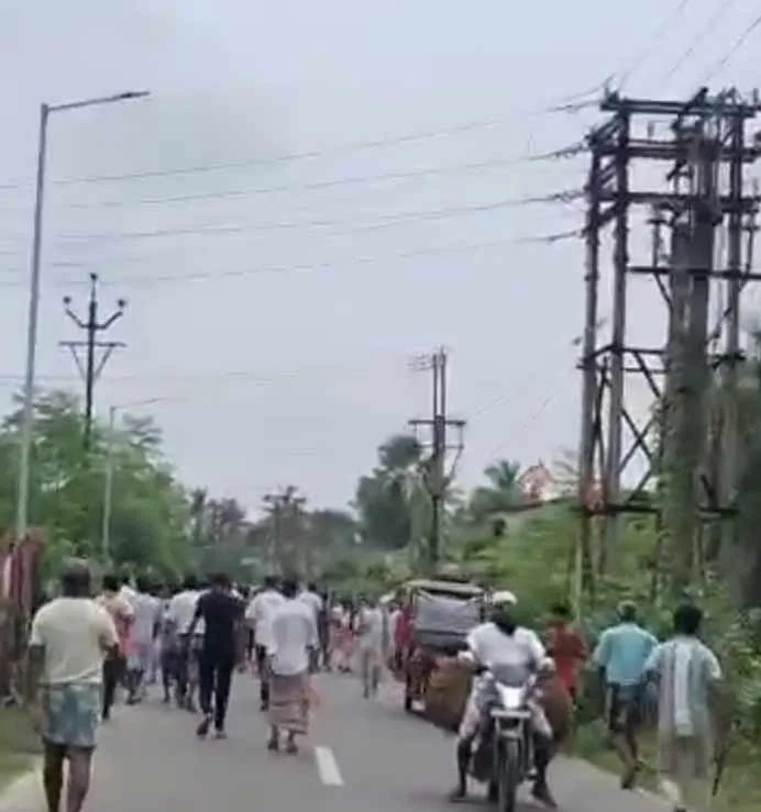 জীবনতলা বাজারে আইএসএফ বিজেপি সংঘর্ষ, আহত ৯