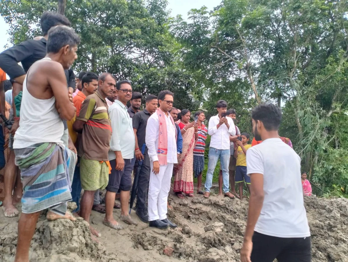 ভরা কটালে ভয়াবহ নদীভাঙন সুন্দরবনের গোসাবায়
