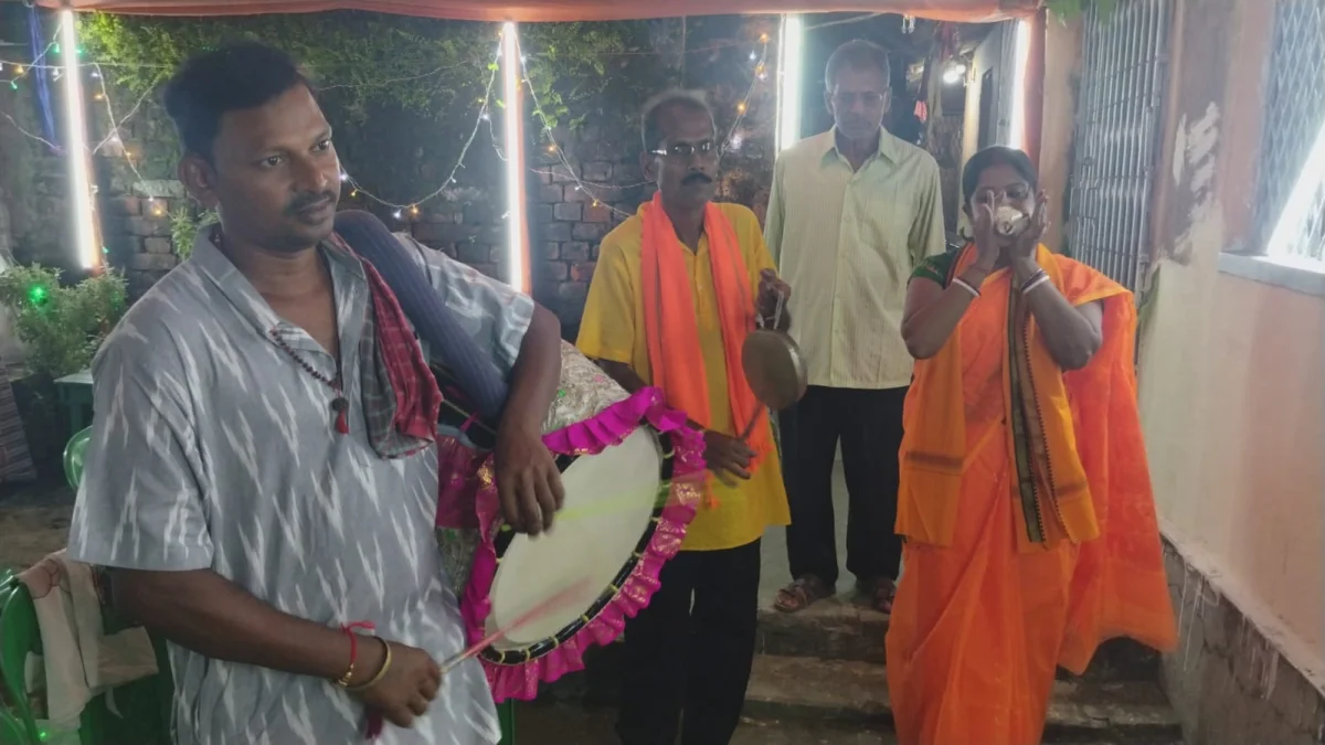 গণেশ পুজোয় সরকারি প্রকল্পের পোস্টার, জয়নগরে নজর কাড়লো ফুটিগোদার পুজো