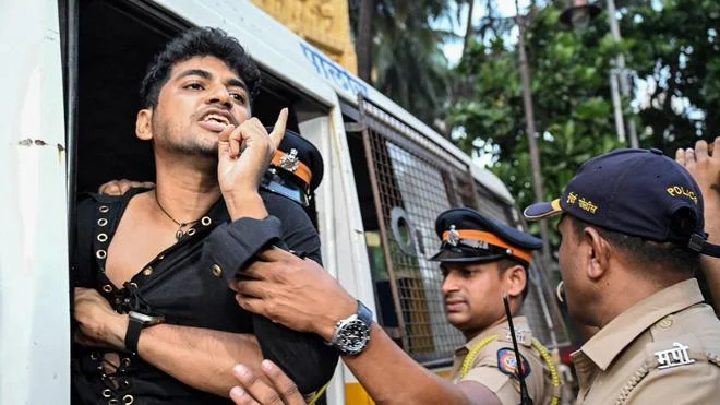 দলিত ছাত্র সাহিলের মৃত্যুর বিচার চেয়ে মোমবাতি মিছিলেও পুলিশের বাধা, আটক ২৫