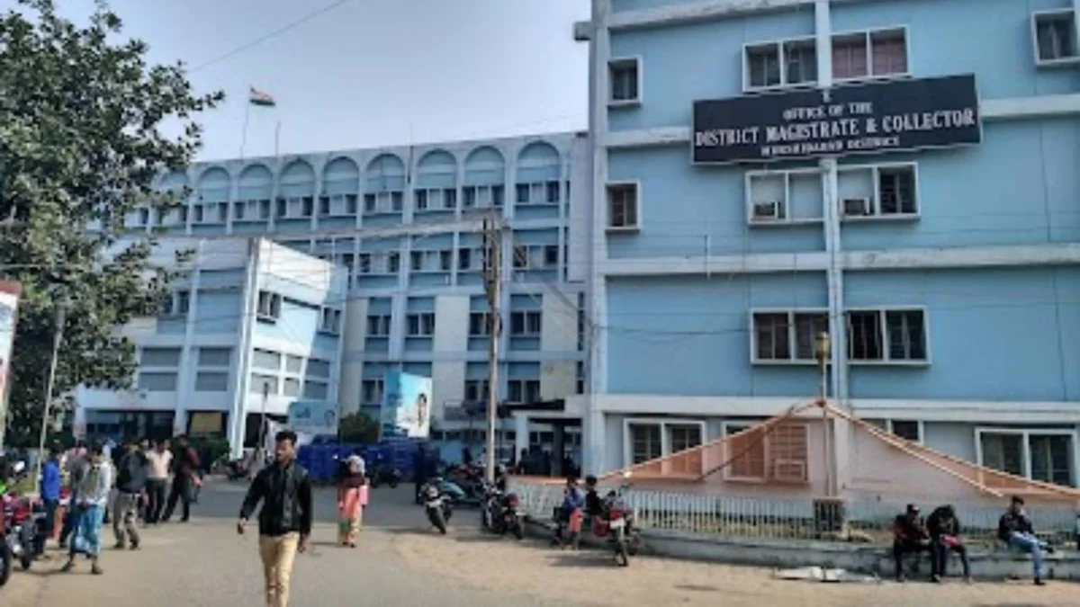 ভূমি রাজস্ব দপ্তরের ব্যাপক রদবদল মুর্শিদাবাদে ,৬০ জন রাজস্ব আধিকারিককে সরালো জেলা প্রশাসন 