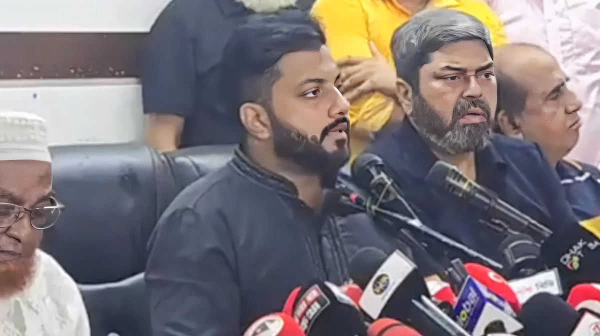 অস্ত্র হাতে ‘মাদকবিরোধী অভিযান’ বিতর্কের জের! মুক্তিযুদ্ধবিষয়ক প্রতিমন্ত্রীর পদ থেকে ইস্তফার ঘোষণা ইশরাক হোসেনের