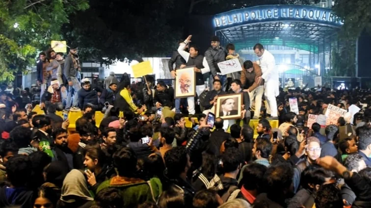 জামিয়া মিলিয়া বিশ্ববিদ্যালয়ে ছাত্র আন্দোলনের বড় জয়: ছাত্র সংসদ চালুর ঘোষণা কর্তৃপক্ষের
