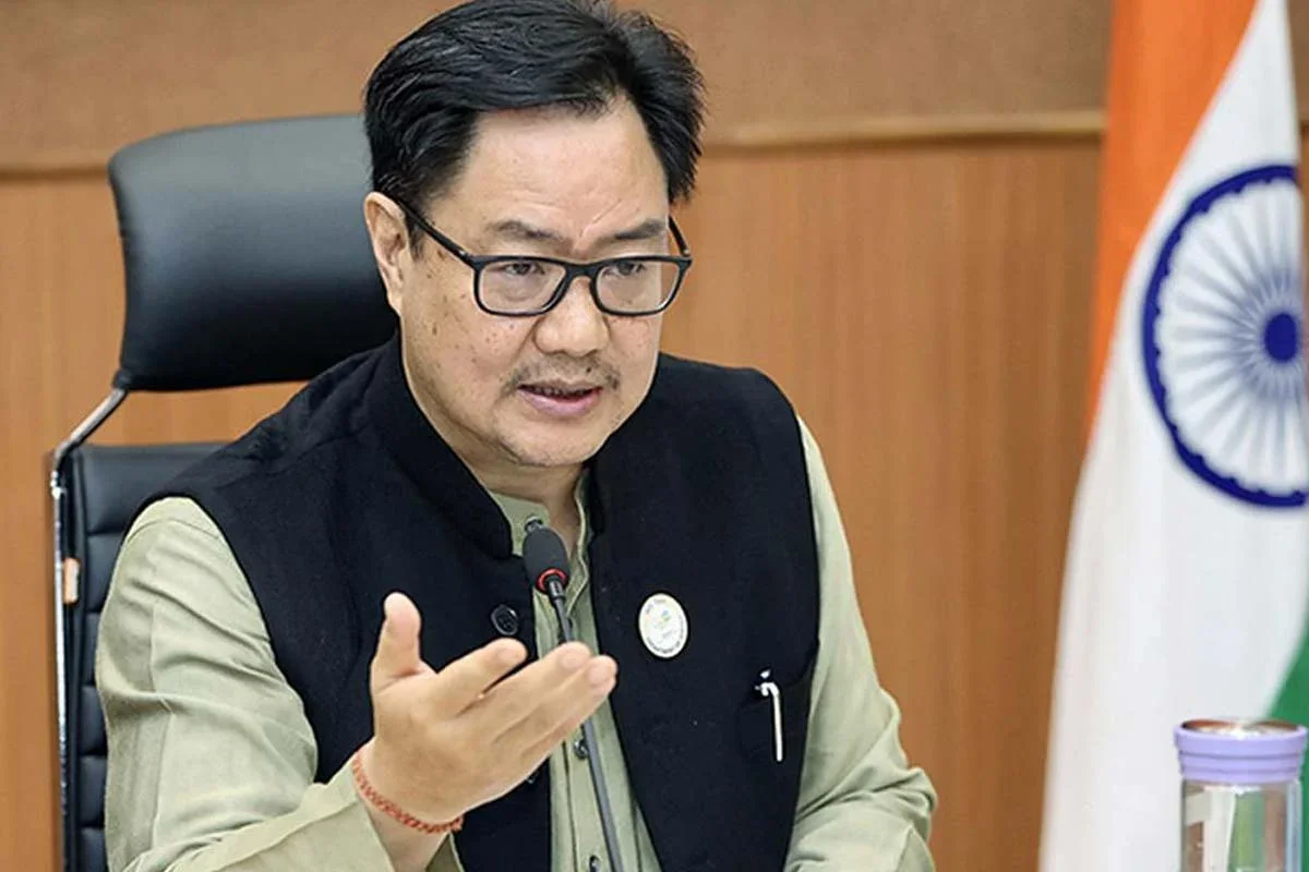 ‘ভারত বাংলাদেশ বা ফ্রান্স নয়, সরকার বদলাবে নির্বাচনের মাধ্যমেই’, বিরোধীদের উদ্দেশে রিজিজুর বার্তা
