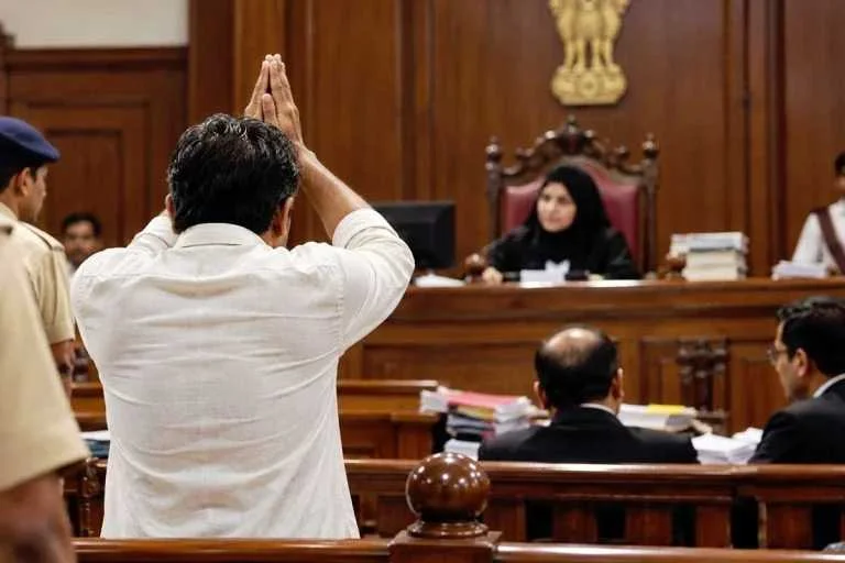 আদালতকক্ষে বিচারককে দেখে ‘জয় শ্রীরাম’ স্লোগান অভিযুক্তের, শিলিগুড়িতে তীব্র বিতর্ক, চাইল ক্ষমা