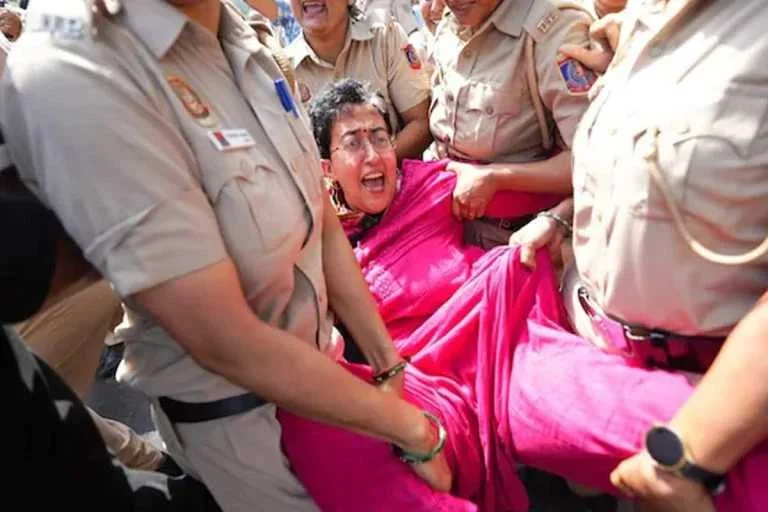 জ্ঞানেশ কুমারের ইস্তফার দাবিতে যন্তর মন্তরে বিক্ষোভ, অতিশী ও সঞ্জয় সিং-সহ আটক ১১০০ জন