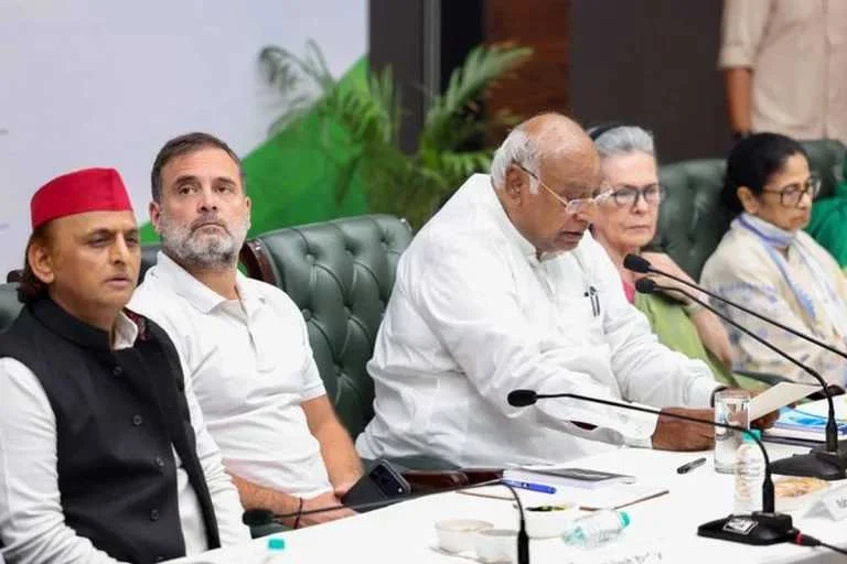 রাজনৈতিক কর্মসূচি প্রত্যাখান: সুপ্রিম কোর্ট নিয়ে বিরোধীদের পরিকল্পনায় বড় ধাক্কা