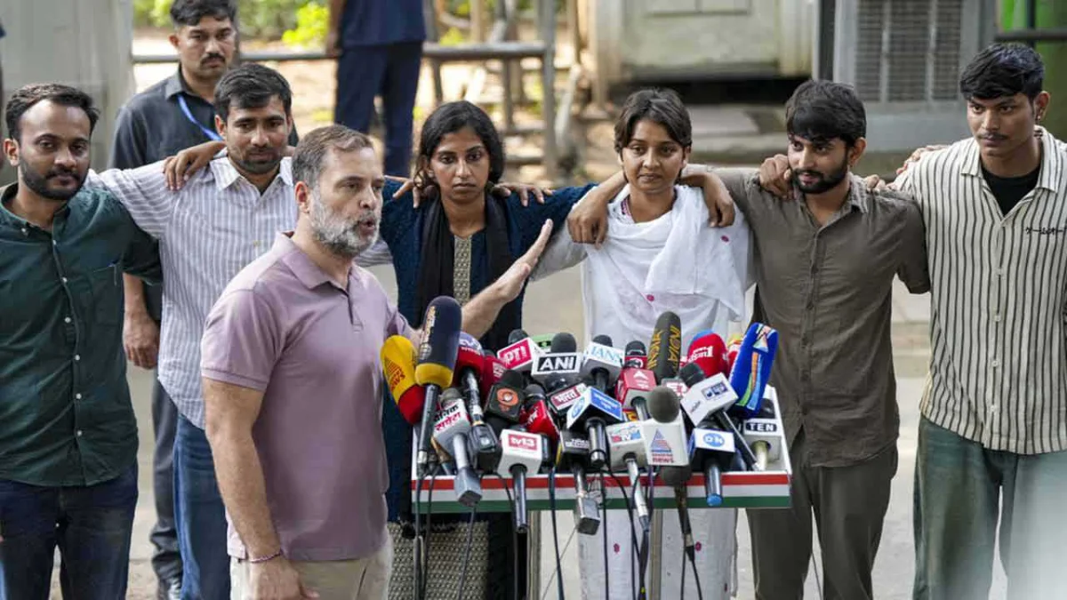 দিল্লি পুলিশের বিরুদ্ধে পড়ুয়াদের বেধড়ক মারধরের অভিযোগ, সরব রাহুল গান্ধী