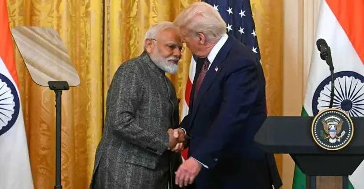 রুশ-তেল কেনায় পিছু হটলেন ট্রাম্প, ভারতের ওপর ১০০ শতাংশ শুল্ক চাপানোর হুমকি স্থগিত করল আমেরিকা