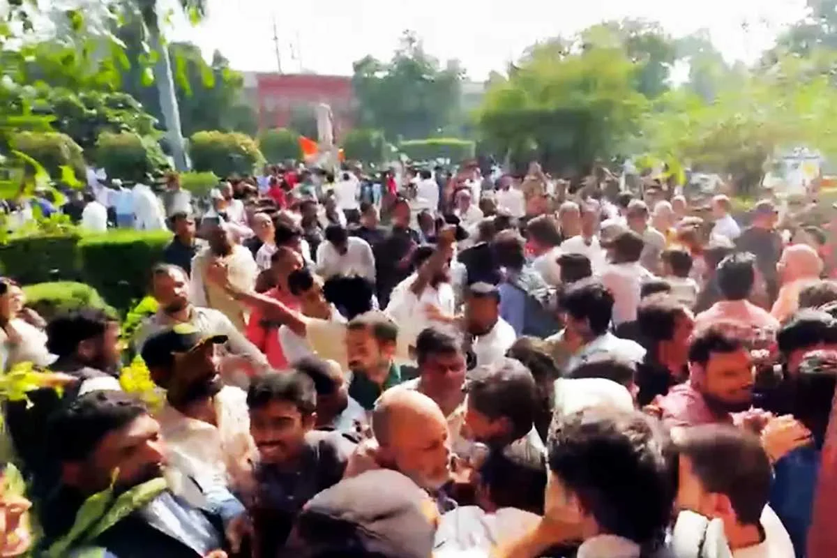 ছাত্র বিক্ষোভে উত্তপ্ত দিল্লির জামিয়া মিলিয়া বিশ্ববিদ্যালয়, আপাতত অনলাইনে পঠনপাঠন