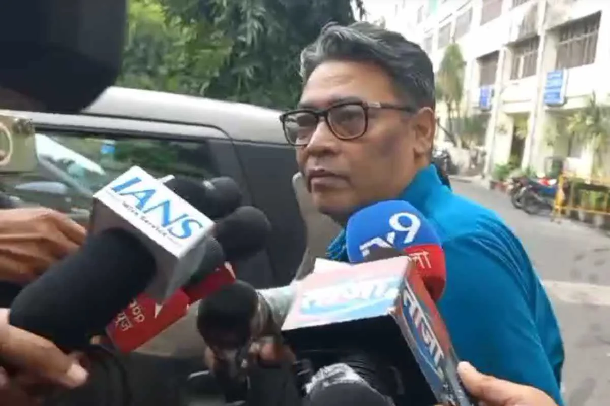 ইডি দপ্তরের বাইরেই কলকাতা পুলিশের জালে প্রাক্তন মন্ত্রী ইন্দ্রনীল সেন, পুজো পাস দুর্নীতিতে গ্রেপ্তার