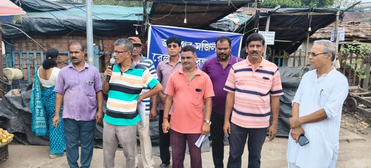 জয়নগর-মজিলপুর স্টেশনে যাত্রীদের দাবি নিয়ে ডেপুটেশন, ২ নম্বর প্ল্যাটফর্মে বসছে দুটি টিকিট ভেন্ডিং মেশিন