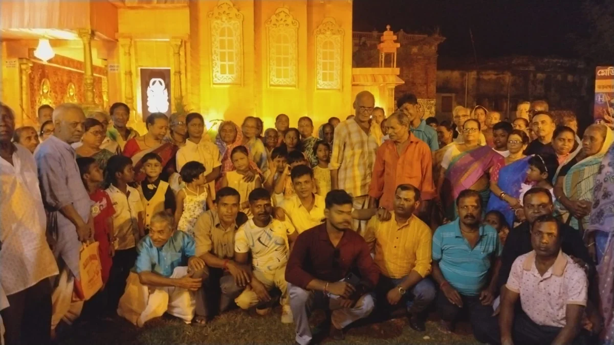 পুজো দেখার ইচ্ছেপূরণ, ২৫টি টোটোয় চেপে ঠাকুর দর্শনে দেড় শতাধিক প্রবীণ জয়নগরে
