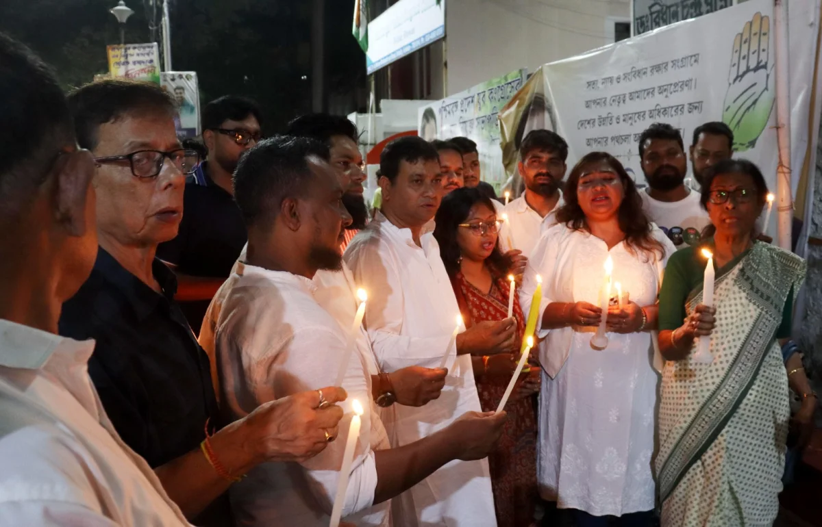 চোরবাগান দুর্গা পুজোয় পদপিষ্ট হয়ে মৃতদের স্মরণে প্রদিপ উজ্জ্বলন কংগ্রেস সদর দপ্তর বিধান ভবনে 