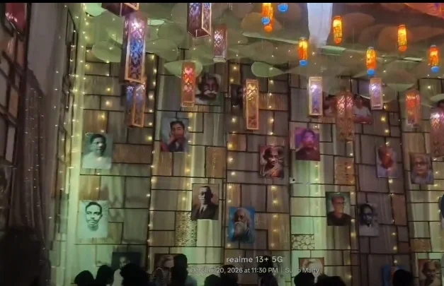 মহিষাদলে পুজো মণ্ডপে স্বাধীনতা সংগ্রামীদের পাশে নাথুরাম গডসের ছবি, তুঙ্গে বিতর্ক