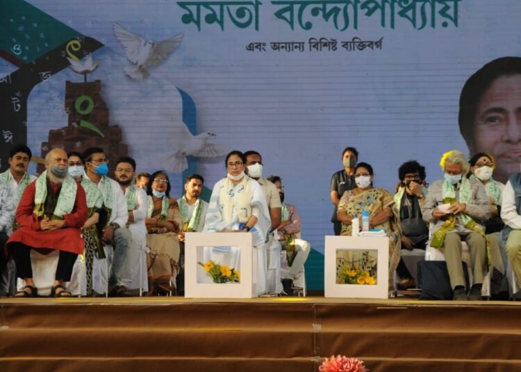 শহিদ বেদিতে শ্রদ্ধা জানিয়ে, আন্তর্জাতিক ভাষা দিবসে, বাংলা শিক্ষার ওপর জোর দেওয়ার আহ্বান মুখ্যমন্ত্রীর   