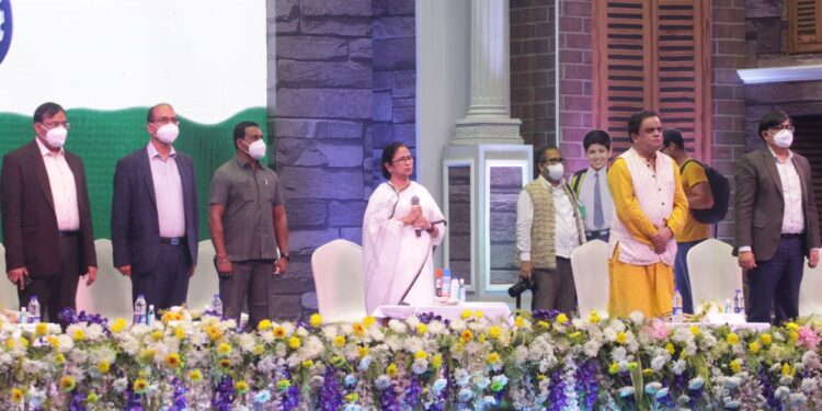 বাংলায় আর বঞ্চিত হবে না শিক্ষার্থীরা, ৫ হাজার পড়ুয়াদের হাতে তুলে দেওয়া হবে স্টুডেন্ট ক্রেডিট কার্ডঃ মুখ্যমন্ত্রী