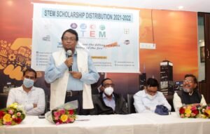 একটি চিরাগ জ্বালালেও আঁধার খানিকটা দূর হয়ঃ তাজ সৈয়দ 2 একটি চিরাগ জ্বালালেও আঁধার খানিকটা দূর হয়ঃ তাজ সৈয়দ