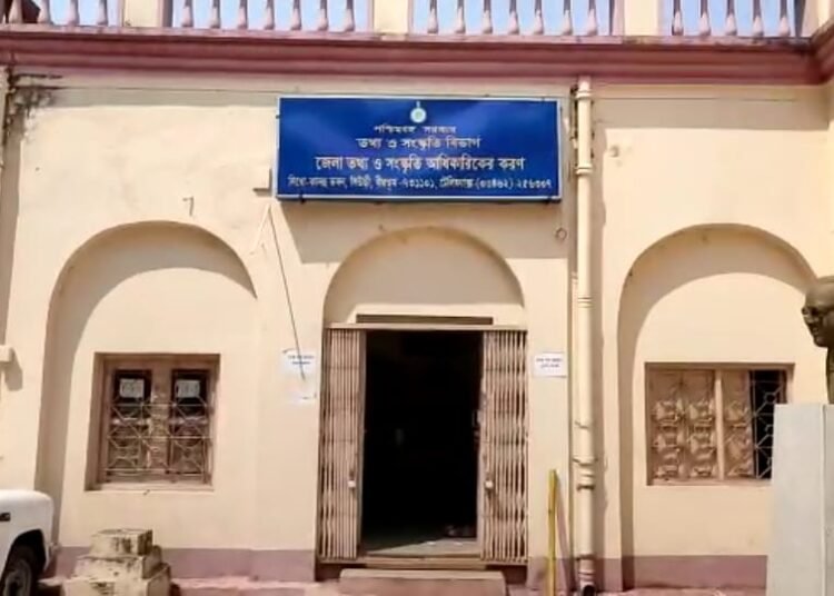 সিউড়িতে তথ্য সংস্কৃতি দফতরের কার্যালয়ে নিরাপত্তারক্ষীর ঝুলন্ত দেহ উদ্ধার
