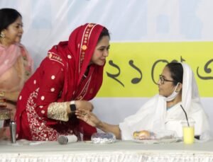 মুখ্যমন্ত্রীর উপস্থিতিতে ফের দু'ই বছর পর পার্কসার্কাসে ইফতার মজলিশ