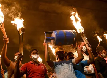 শ্রীলঙ্কার অর্থনীতির ভরা জোয়ারে কীভাবে মন্দা দেখা দিল?