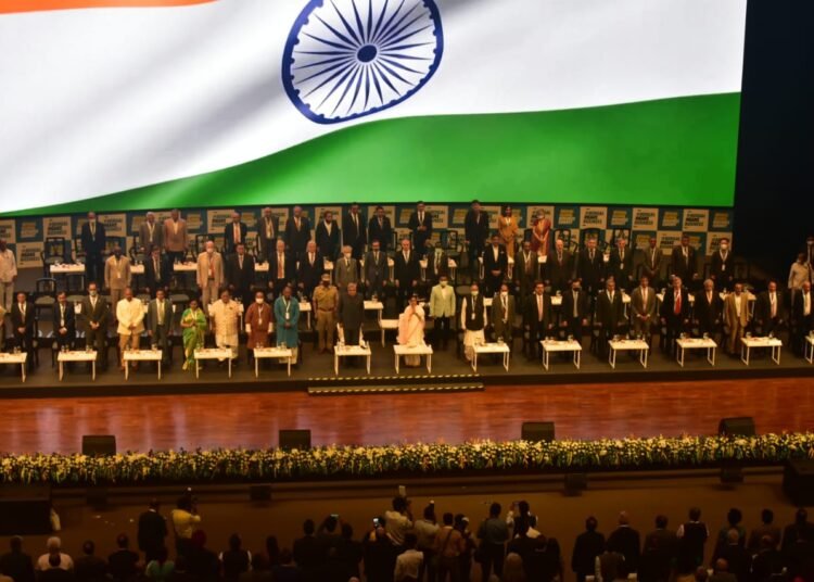 'লক্ষ্য কর্ম সংস্থান, কৃষি-শিল্প দুই ক্ষেত্রেই হাসি ফোটাতে চাই' বিশ্ব বাণিজ্য সম্মেলন থেকে বার্তা  মুখ্যমন্ত্রী মমতা বন্দ্যোপাধ্যায়ের