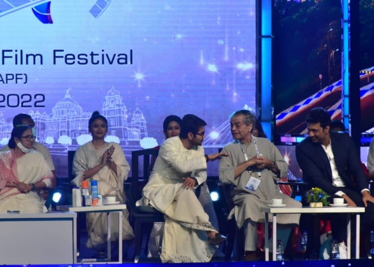 শুরু হল ২৭ তম কলকাতা আন্তর্জাতিক চলচ্চিত্র উৎসব, উদ্বোধন করলেন মুখ্যমন্ত্রী