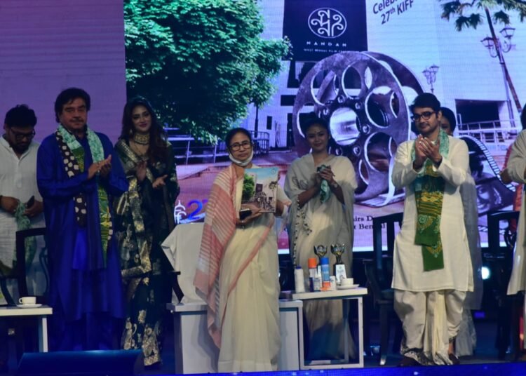 শুরু হল ২৭ তম কলকাতা আন্তর্জাতিক চলচ্চিত্র উৎসব, উদ্বোধন করলেন মুখ্যমন্ত্রী
