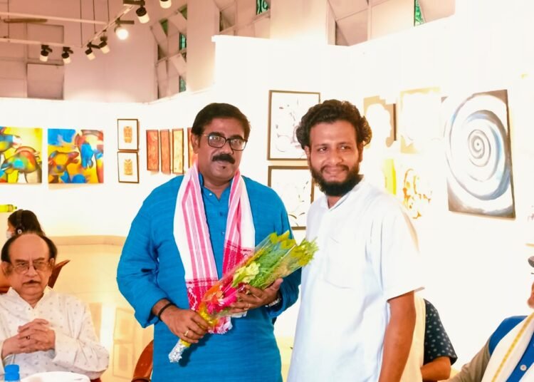 বিশিষ্ট শিল্পীদের সমাবেশে 'অ্যাকাডেমি অফ ফাইন আর্টসে' শুরু চিত্রকলা প্রদর্শনী