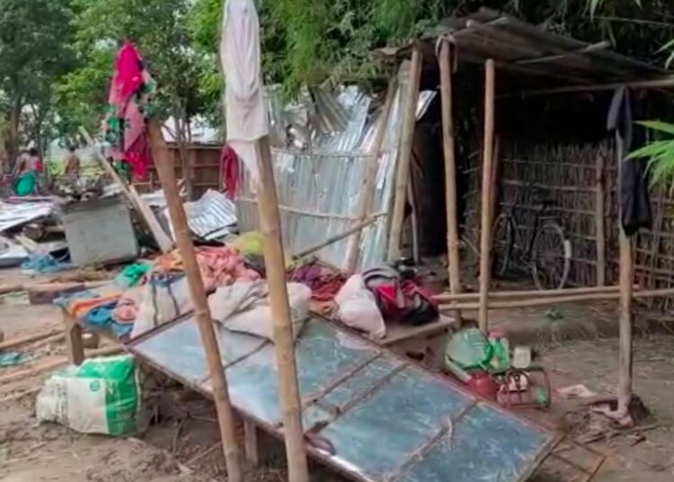 বাংলায় ঢুকে কুড়িটি অসহায় দিনমজুর পরিবারের ঝুপড়ি ভাঙার অভিযোগ বিহার পুলিশের বিরুদ্ধে