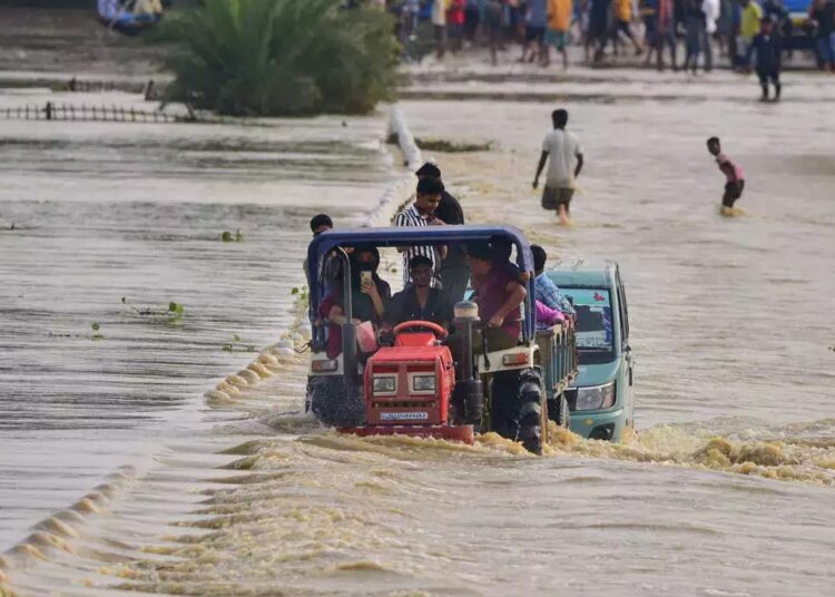 বন্যায় বিপর্যস্ত অসম, মৃত ৮, প্রায় ২ লক্ষ মানুষ গৃহহীন