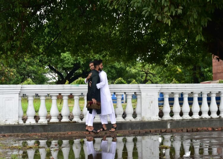 আজ সারা দেশে উদযাপিত ঈদ উল ফিতর---- রেড রোডে মুখ্যমন্ত্রী মমতা বন্দ্যোপাধ্যায় সহ বিশিষ্টরা