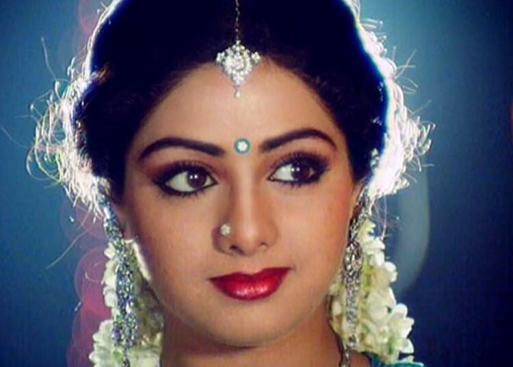 যে ফুলেরা ঝরে গেল অকালেই! পড়ে থাকল শুধুই রহস্য
