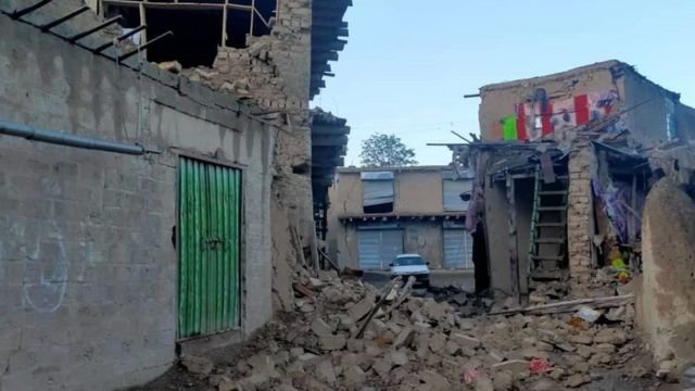 ধ্বংসস্তূপ সরিয়ে চলছে উদ্ধারকাজ