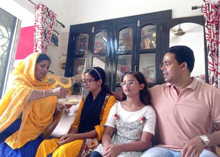মেধা তালিকায় নবম ডোমকলের মেমোরি মিম জাহান