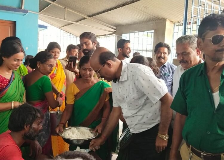 ফের চালু হল বীরভূমের সিউড়ি পুরসভার মা ক্যান্টিন