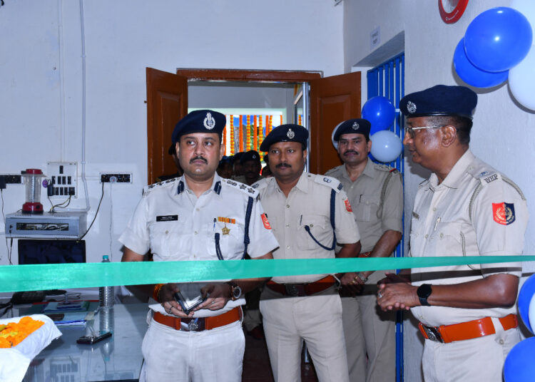 অপরাধের দ্রুত কিনারা করতে অত্যাধুনিক প্রযুক্তির সহায়তায় পুলিশ