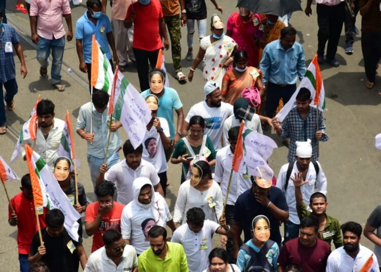 ২১ শে জুলাই আবেগে ভাসছে শহর