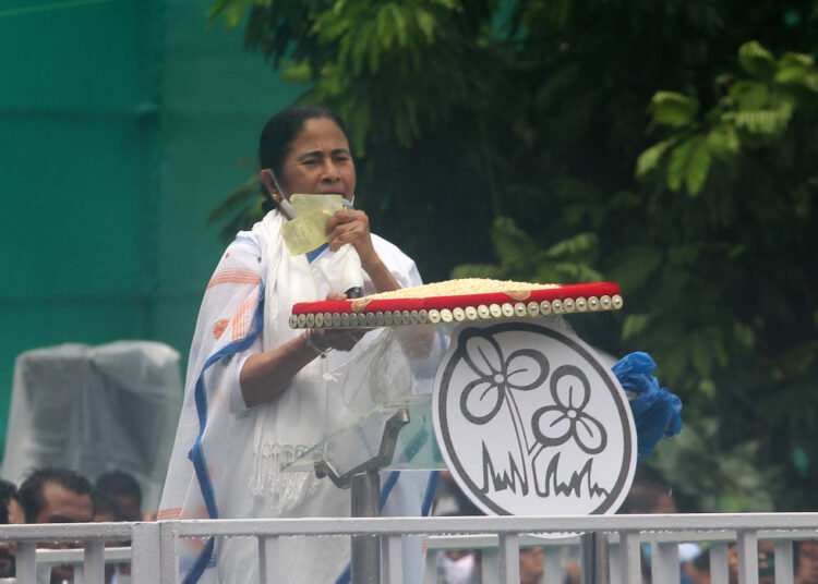 ২১ শে'র মঞ্চ থেকেই দিল্লি দখলের ডাক মমতার 6 ২১ শে'র মঞ্চ থেকেই দিল্লি দখলের ডাক মমতার